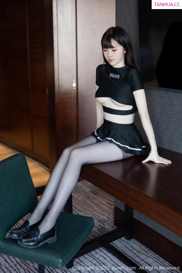   [XiuRen]高清写真图 2023.11.09 No.7637 林悠悠 短裙美腿第18张图片